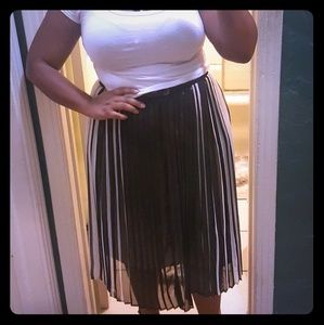 Eva Mendes classy tea length skirt